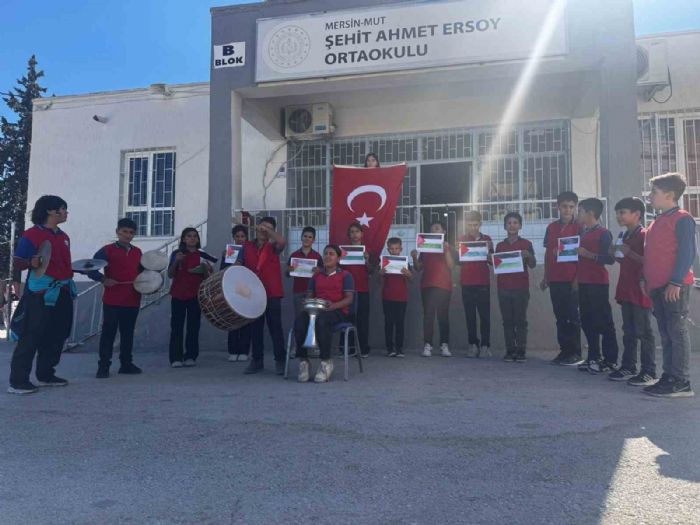 Mutlu rencilerden Filistine destek