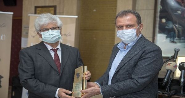 �inasi Develi Mersin Kent �d�l� Yazar �a�lar’a takdim edildi