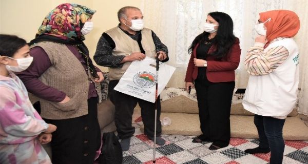 Toroslar Belediyesinden grme engelli bireylere ’beyaz baston’