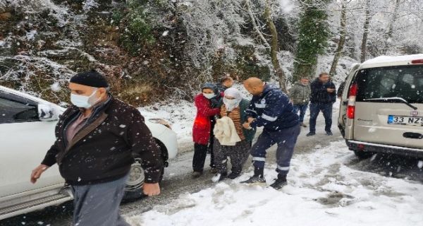 Karda mahsur kalan yal ift, belediye ekiplerince kurtarld