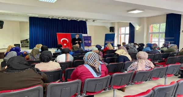 Akdeniz Belediyesinde kadnlara ynelik eitim seminerleri sryor