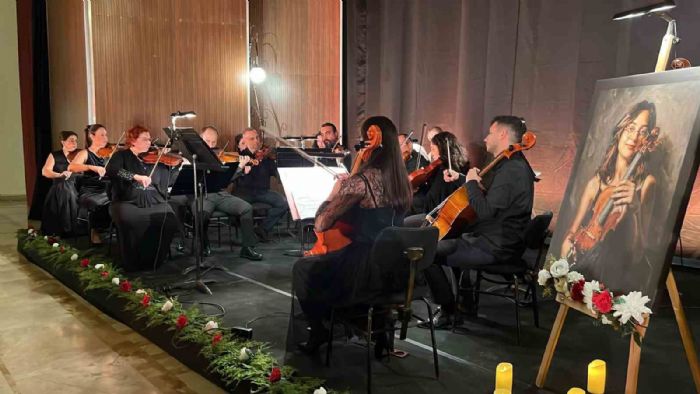 Mersin�de kazada hayat�n� kaybeden keman sanat��s� La�in Akyol unutulmad�