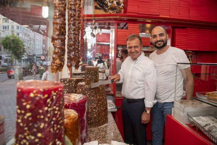 Bakan Seer, stiklal Caddesi Esnafn Ziyaret Etti