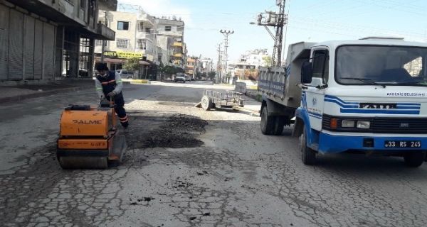 Akdeniz’de yol ve kald�r�m �al��malar� s�r�yor