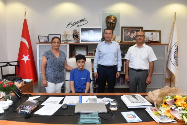 LGS Birincisinden Ba�kan �zyi�it�e Ziyaret 