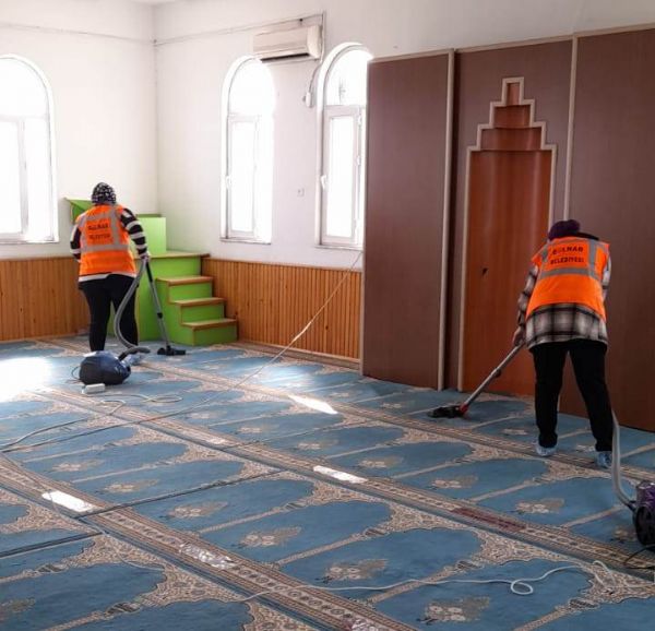 Ramazan ncesi Camiler Temizleniyor