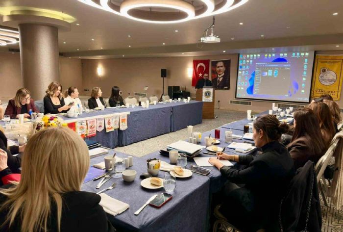 Mersin�de s�rd�r�lebilir istihdam i�in Kariyer Merkezi-STK bulu�mas�