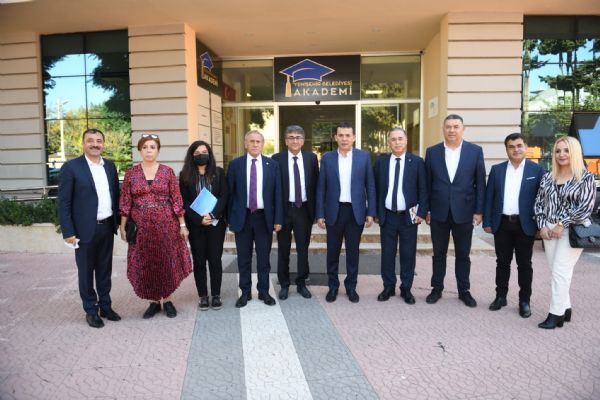 CHPli Milletvekilleri Yeniehir Belediyesi Akademiye Ziyaret Etti
