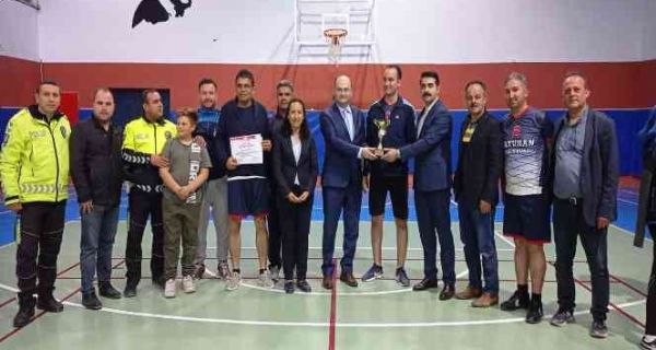Bozyaz�’da Kurumlar Aras� Voleybol Turnuvas� Sona Erdi