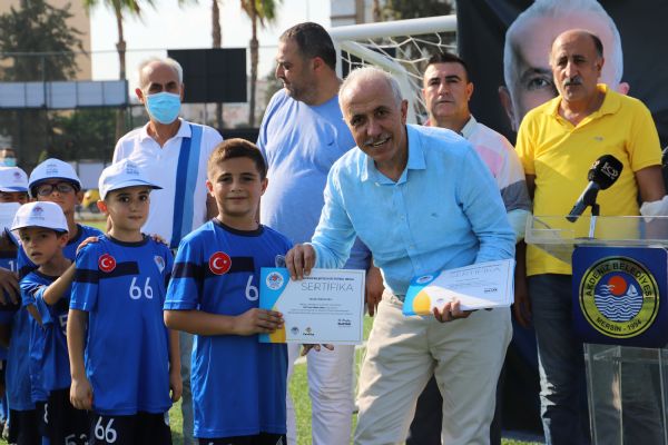 Akdeniz Belediyesi Yaz Futbol Okulu  Sertifika Treni Gerekleti