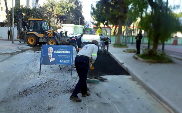 Akdenizde Yol Ama, Asfalt Yama Ve Kilit Ta Yenileme almalar Devam Ediyor