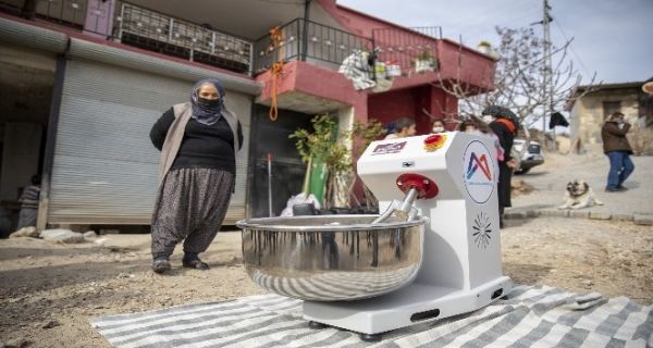 Mersin’de kad�nlara hamur yo�urma makinesi deste�i