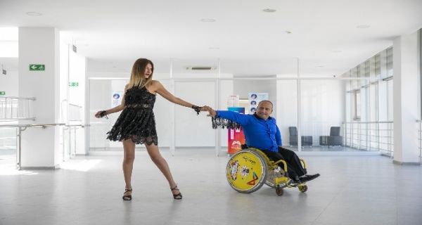 Mersin B�y�k�ehir�i Antalya�daki Dans Yar��mas�nda Kenan �zkan Temsil Edecek