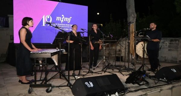 Damask Vocal Quartet, Festivalde Tarsuslularla Bulutu