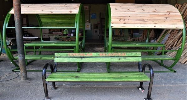 Toroslar Belediyesi, kent mobilyalar�n� kendi at�lyesinde �retiyor