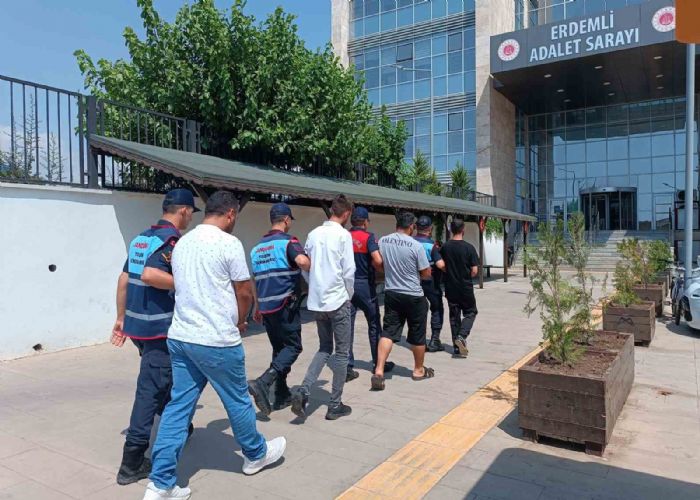 Mersinde gmen kaaklarna ynelik operasyon: 5 gzalt