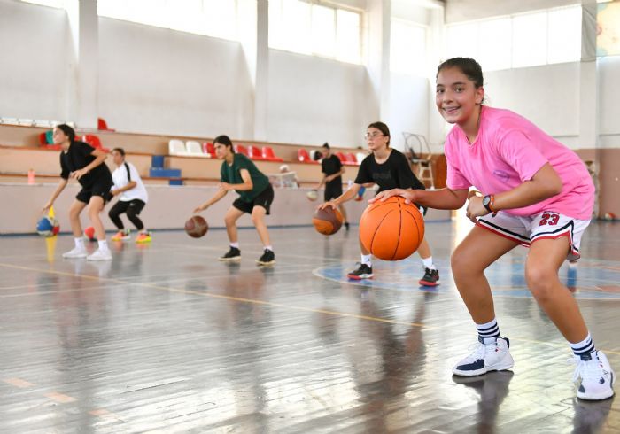 Mersin Bykehirin cretsiz Basketbol Kursuna, rencilerden Youn lgi