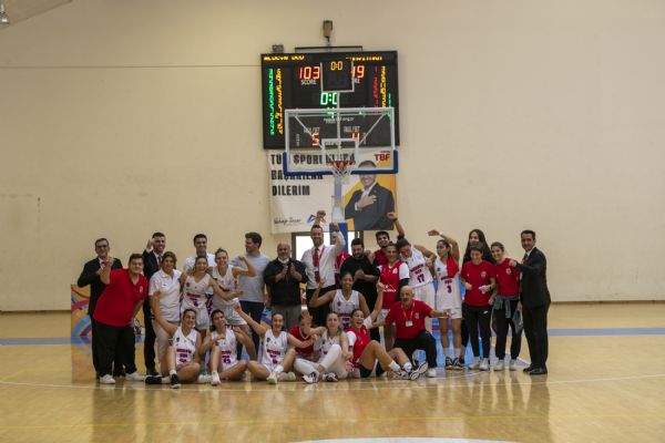 Mersin Bykehirin Kadn Basketbol Takm Kendi Evinde Frtna Gibi Esti