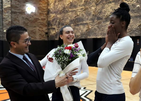 �l M�d�r� Demir’den �ukurova Basketbol’a �vg�