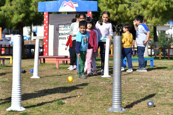 Mersin Bykehirden ocuklar in Bocce Aktivitesi