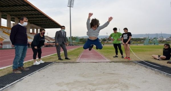 kke Demir, Atletizm Milli Takm sporcularyla bulutu