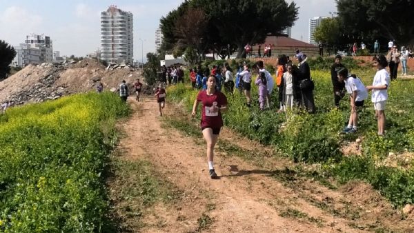 K�r �i�ekleri�nden 7 Sporcu, �Mersin Atletizm �l Karmas��na Kat�lma Hakk� Kazand� 