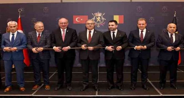 B�y�k�ehir�den Bayram �ncesi Yo�un Karasinek �la�lamas�