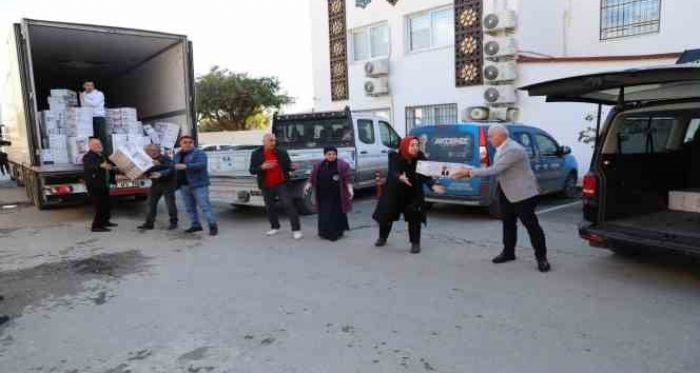 Akdeniz Belediyesi depremzedelere yardm tr gnderdi
