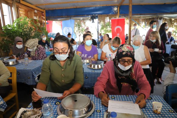 Akdenizli Kadn Tarm reticilerine  Sal Ve Gvenlii Eitimi Verildi