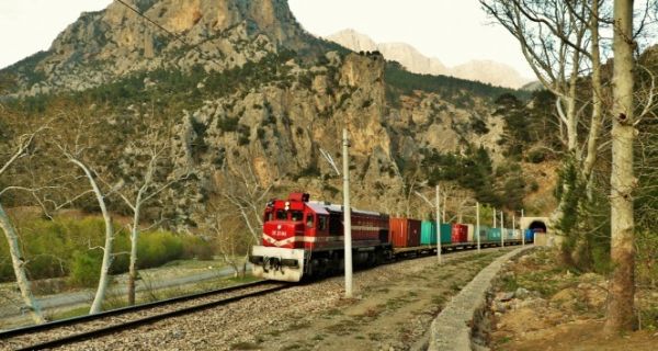 Rusya’ya gidecek olan ilk ihracat treni yar�n yola ��k�yor