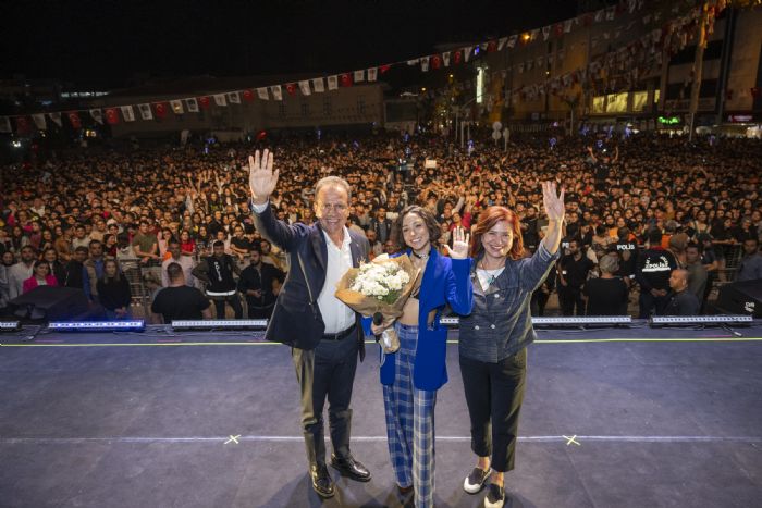 Tarsus Festivali Zeynep Bastk Konseri le Sona Erdi