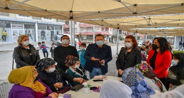 Mersin’de kadnlar oraptan oyuncak yapp retime katlyor