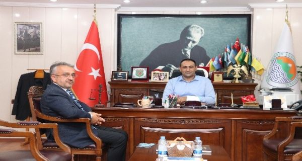 Ba�kan Y�lmaz, T�rkiye Diyanet Vakf�’na Kurban Ba����nda Bulundu