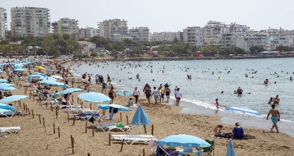 Mersin’de Plajlar Tatilcilerin Ak�n�na U�ruyor