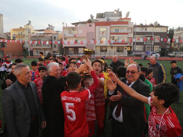 3 Ocak Minikler Futbol Turnuvasnn ampiyonu Toroslar Halkkent Spor