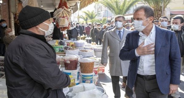 Bakan Seer, Tarsus’ta incelemelerde bulundu, esnafla bulutu