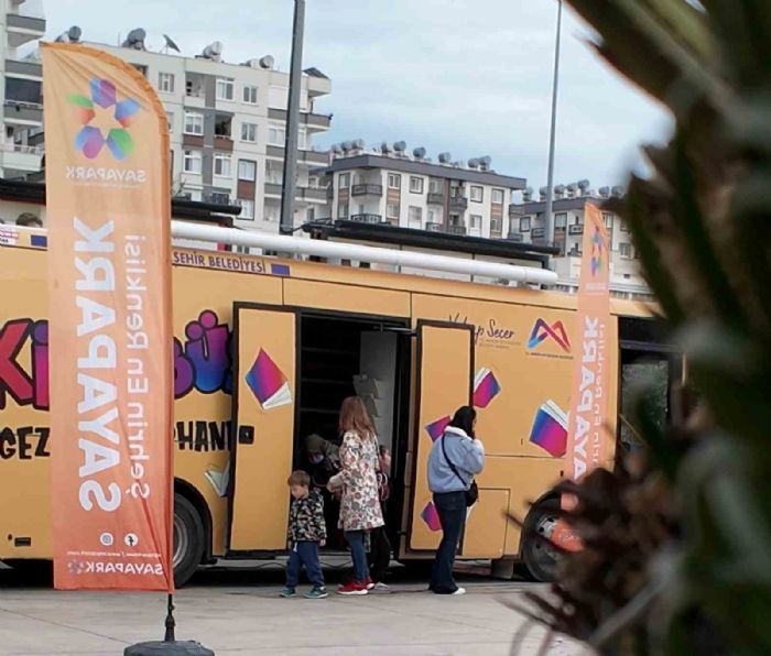 Kitaplar yola ��kt�, dura�� Sayapark oldu