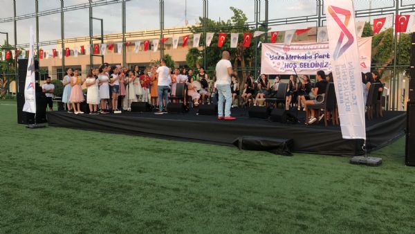 B�y�k�ehir�den K�r �i�ekleri�ne �Yaza Merhaba� Partisi 