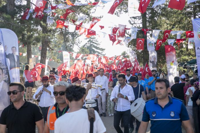 AMLIYAYLADA FESTVAL HEYECANI YAANDI