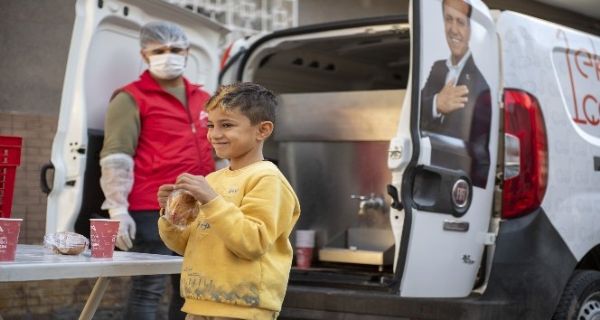 Mersin’deki Roman vatandalara ’1 ekmek 1 orba’ hizmeti