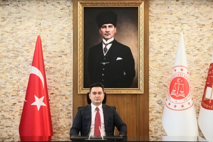 Mersin Cumhuriyet Ba�savc�s� Yasin Emre G�revine Ba�lad�