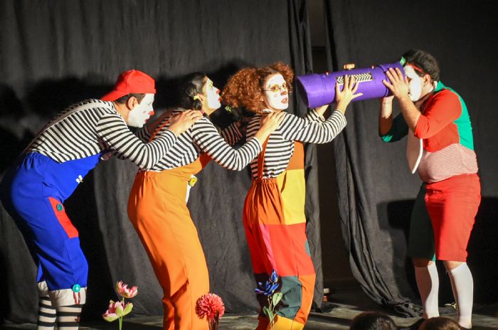 Tarsus ehir Tiyatrosunun Neden Adl ocuk Oyunu Okullarda Sahnelendi