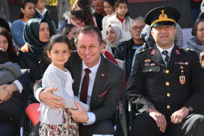 GLNAR BELEDYE BAKANI FATH NGE: CUMHURYETN KNC YZYILINI KUTLAMANIN MUTLULUUNU YAIYORUZ