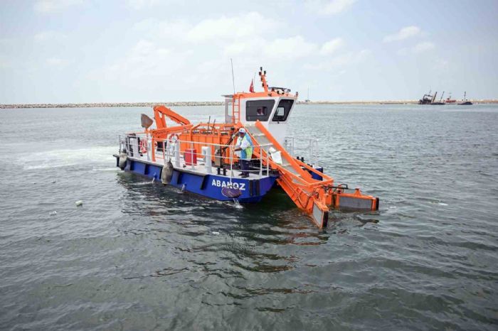 Mersin�in denizi at�klardan ar�nd�r�l�yor