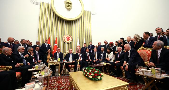 Cumhurbakan Erdoan, TBMMde parti lideriyle bulutu