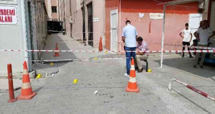 Hastane Bahesinde Silahl Kavga: 2 Yaral